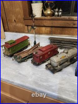 1930s Lionel Train Set Pre-War Era No 8E Super Motor. Standared Track