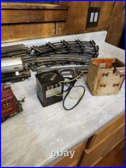 1930s Lionel Train Set Pre-War Era No 8E Super Motor. Standared Track