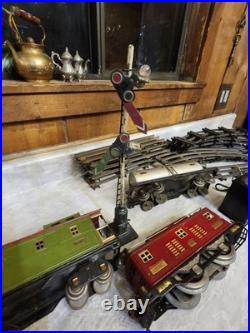 1930s Lionel Train Set Pre-War Era No 8E Super Motor. Standared Track