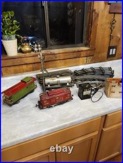 1930s Lionel Train Set Pre-War Era No 8E Super Motor. Standared Track