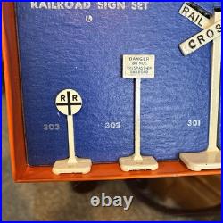 Die-CastORIGINAL LIONEL PREWAR 308 RAILROAD SIGN SET IN OB! NOS! TOUGH