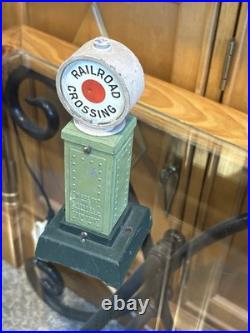 EARLY Lionel Prewar 87 Blinking Crossing DRKGRN/STEPHEN GIRARD GRN/BONE