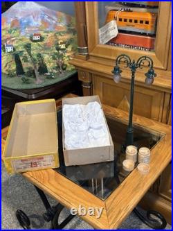 Exceptional Mint BoxedLionel Prewar #67 Double Gooseneck Lamp Post -Dark Green