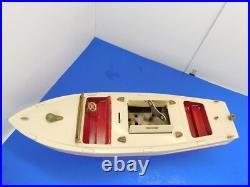 LIONEL ORIGINAL PREWAR TINPLATE No. 43 LIONEL CRAFT PLEASURE BOAT from 1933-35 LIONEL ORIGINAL PREWAR TINPLATE No. 43 LIONEL CRAFT PLEASURE BOAT from 1933-35