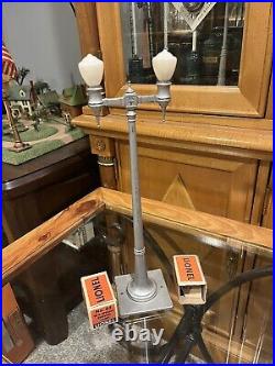 LIONEL PREWAR 63 LAMP POST WithORIGINAL FROSTED TULIP BULBS! SCARCE