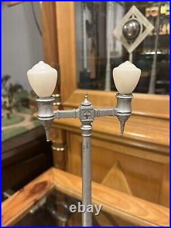 LIONEL PREWAR 63 LAMP POST WithORIGINAL FROSTED TULIP BULBS! SCARCE