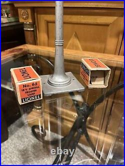 LIONEL PREWAR 63 LAMP POST WithORIGINAL FROSTED TULIP BULBS! SCARCE