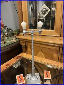 LIONEL PREWAR 63 LAMP POST WithORIGINAL FROSTED TULIP BULBS! SCARCE