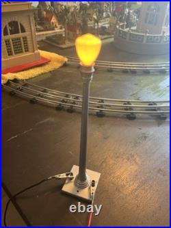 LIONEL PREWAR No. 52 LAMP POST! TESTED WORKS! Only one on Ebay! EX/EX+