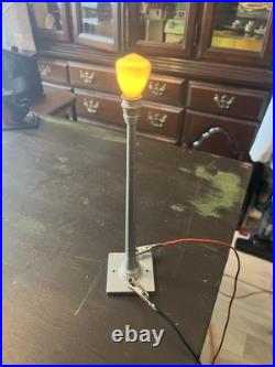 LIONEL PREWAR No. 52 LAMP POST! TESTED WORKS! Only one on Ebay! EX/EX+