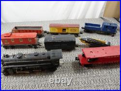 LIONEL PRE WAR 1666 STEAM LOCOMOTIVE & 2689W COAL TENDER With CARS Some Damage