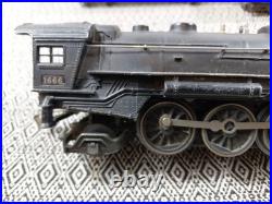LIONEL PRE WAR 1666 STEAM LOCOMOTIVE & 2689W COAL TENDER With CARS Some Damage