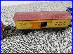 LIONEL PRE WAR 1666 STEAM LOCOMOTIVE & 2689W COAL TENDER With CARS Some Damage