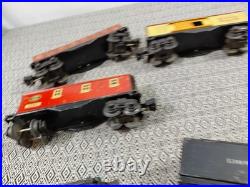 LIONEL PRE WAR 1666 STEAM LOCOMOTIVE & 2689W COAL TENDER With CARS Some Damage