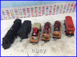 Lionel 1666E Prewar Metal Set and 4 Freight Car