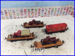 Lionel 1666E Prewar Metal Set and 4 Freight Car