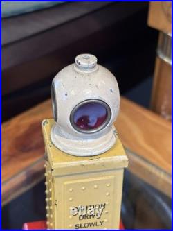 Lionel #83-9 Lighted Prewar Traffic Light Signal ALL ORIGINAL