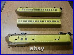 Lionel Lines 752E Locomotive Union Pacific With 2 Cars 753/754 Pre War Used