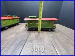 Lionel No. 517 Pre-War Standard Gauge Lighted Caboose Green/Red Lot Of 3