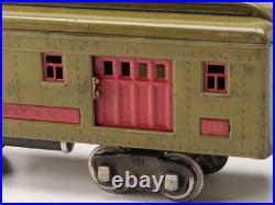 Lionel Pre-War No. 8E locomotive and 3 cars