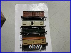Lionel Pre-war O Gauge 4 freight cars cattle, refrig, gondola & box. Lot 2