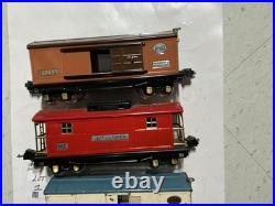 Lionel Pre-war O Gauge 4 freight carshopper, refrig, caboose & box. Lot 1