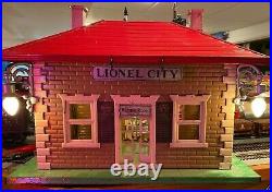 Lionel Prewar #124 Lionel City Red Roof Green Base Lighted Station