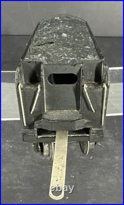 Lionel Prewar 225E Locomotive and 2235W Tender in VG