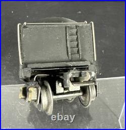 Lionel Prewar 225E Locomotive and 2235W Tender in VG