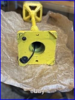Lionel Prewar #57 21st/Broadway Yellow Lamp Post in Original HTF Box With Paper