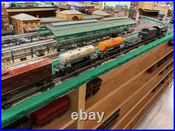 Lionel Prewar Metal Set 1664 and 4 freight Car