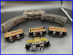 Lionel Prewar O Gauge Set/252 LOCOMOTIVE, TWO 529 CARS & ONE 530 CAR with track