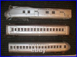 Lionel Prewar O Gauge Union Pacific Silver 752, 753, 754 Streamliner Train Set