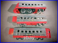 Lionel Prewar Set of 3 Streamlined Silver/Red LOCOMOTIVE AND TWO PASSENGER CARS