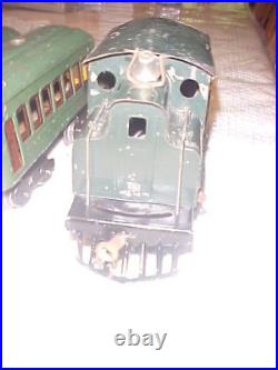 Lionel prewar 156 engine and 2 pssenger cars