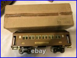 Lionel prewar standard gauge two tone brown 309 and 312 C-8 boxed passenger cars