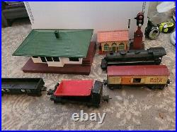 Lot Of 7 Prewar 1938 To 1942 Lionel Trains Accessories And Buildings