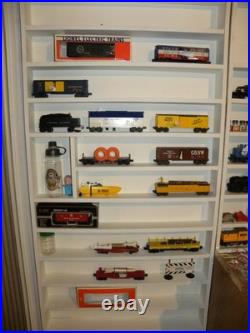 Mostly Lionel trains & non Lionel accessories Getng out of hobby due to health