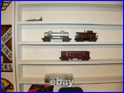 Mostly Lionel trains & non Lionel accessories Getng out of hobby due to health