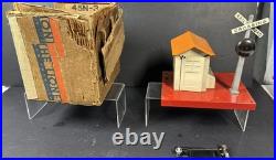Original Lionel Prewar #76 Warning Bell & Shack Crossing Signal In Box