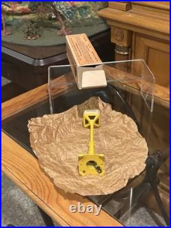 Outstanding ExampleLionel Prewar 57 Lamp Post WithPaper & Correct Brick Box C9