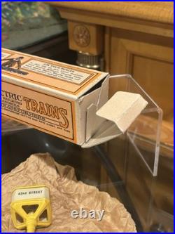 Outstanding ExampleLionel Prewar 57 Lamp Post WithPaper & Correct Brick Box C9