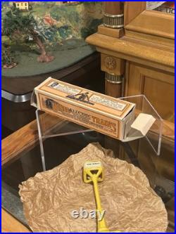 Outstanding ExampleLionel Prewar 57 Lamp Post WithPaper & Correct Brick Box C9