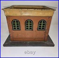 Pre-War Lionel Lot #126 Tin LIONELVILLE Train Station and #436 Power House