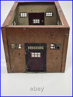 Pre-War Lionel Lot #126 Tin LIONELVILLE Train Station and #436 Power House