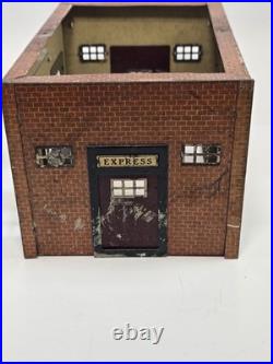 Pre-War Lionel Lot #126 Tin LIONELVILLE Train Station and #436 Power House