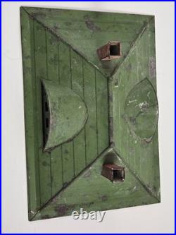 Pre-War Lionel Lot #126 Tin LIONELVILLE Train Station and #436 Power House