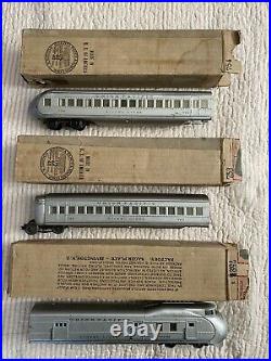Pre-war Lionel Union Pacific set 752E Locomotive, 753, 754, 2 vestibules, Boxes
