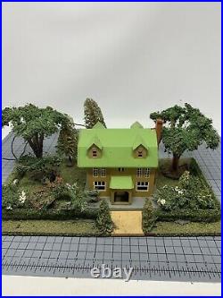 Rare Lionel Pre-war #912 Suburban Home Landscaped Plot with#189 Light Villa & OB