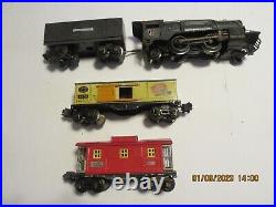 Vintage Pre War Lionel 0 Scale 259e Train Engine, tender and 2 additional cars